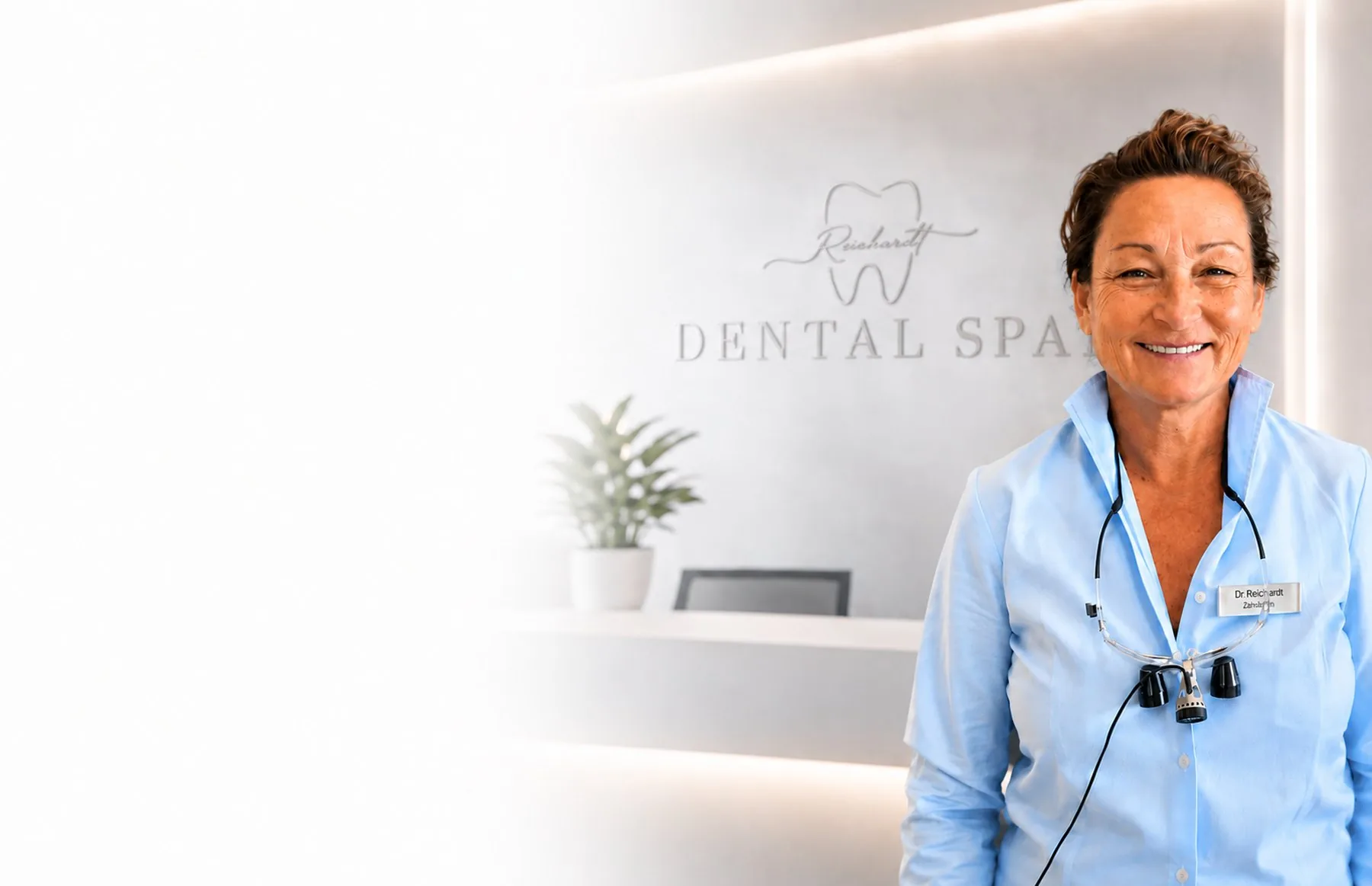 Dr. Gabriela Reichardt am Empfang des Dental Spa Konstanz