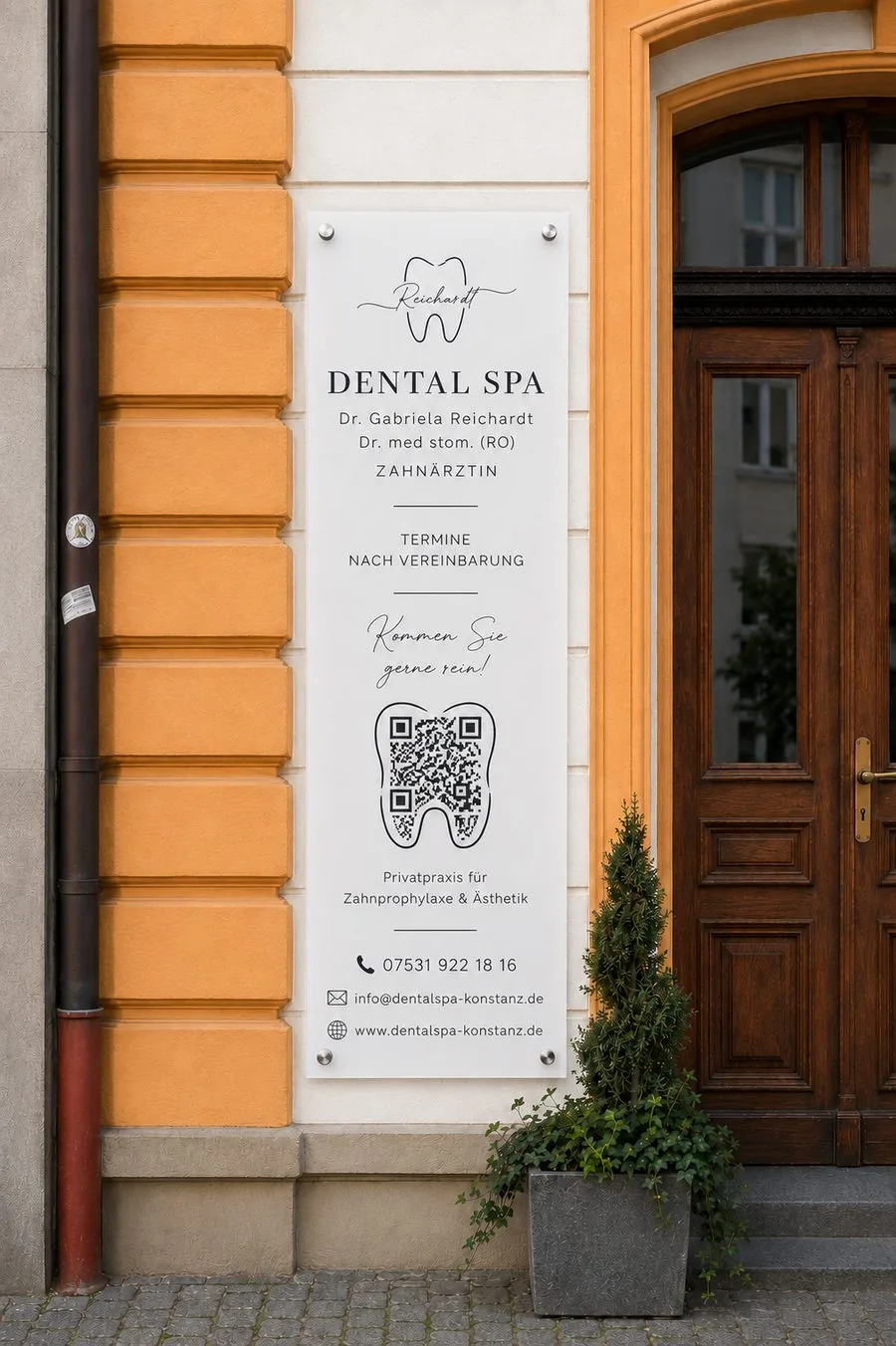 Praxisschild Dental Spa in der Bahnhofstraße Konstanz